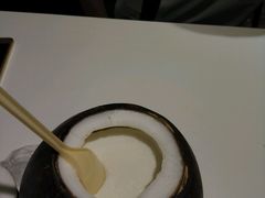-志龙皇冠吃货椰子铺