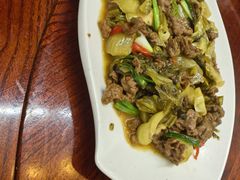 酸菜炒牛肉-吴祥记潮州菜·百年老字号·砂锅粥