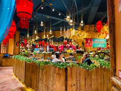 -老滇山寨•云南特色菜•地方菜•民族风情歌舞表演(金碧店)