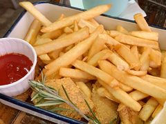 美式风味炸鸡翅配薯条-MIKAKU(万达广场上海宝山店)