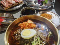 -围炉肉舍•炭烤活鳗•丹东海鲜烤肉(步行街店)