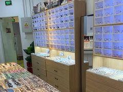 -天空之镜眼镜店蔡司依视路配镜授权零售店(望京颐堤港店)