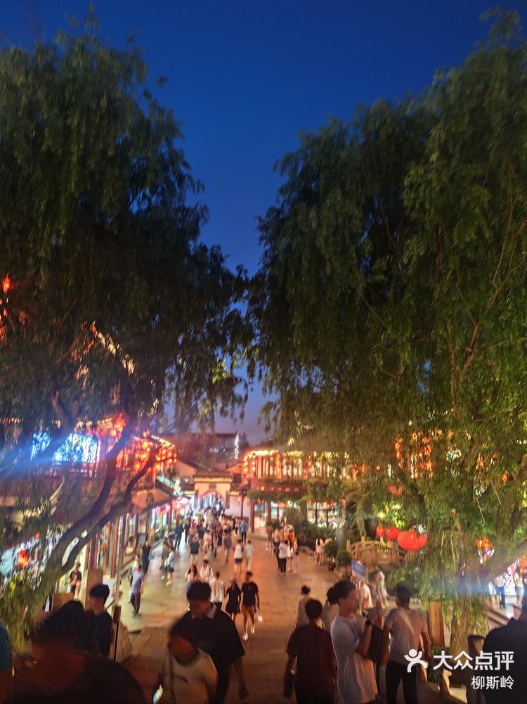 七宝古镇的夜市也很热闹啊