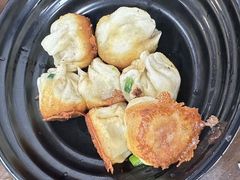 刚出炉的生煎包-赵宝美煎包店