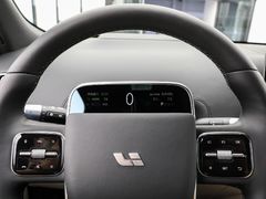 -理想汽车(世纪汇店)