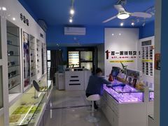 -提一眼镜·蔡司·依视路(小寨店)