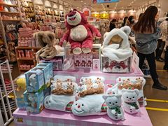 -名创优品(北京新中关购物中心地铁层店)
