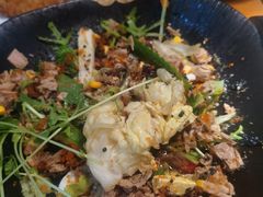 三文鱼油梨配黑鱼子沙拉-鳗鱼家·深夜食堂(军博店)