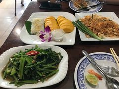 -Dang restaurant (patong phuket)