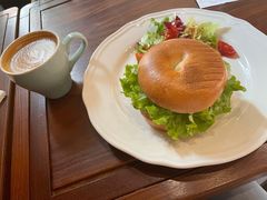 牛油果鸡肉贝果-VESH COFFEE(定西路店)