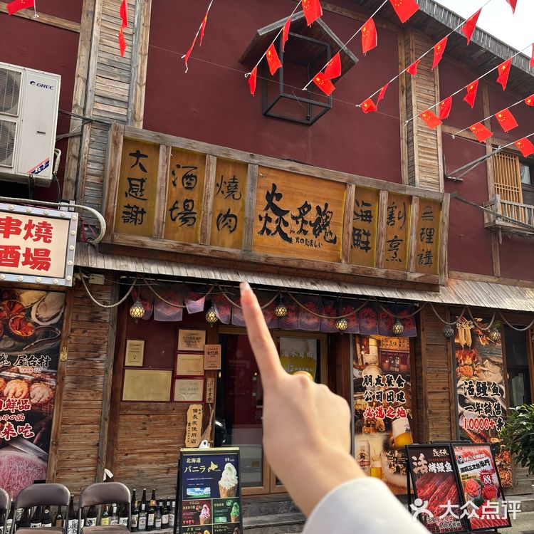 家人们！这家烤肉店的小狗🦮好乖啊！！