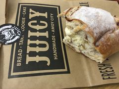 招牌三角芝士面包-Juicy Bakery(大学路店)