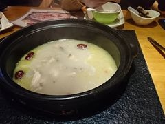 -洪氏嗨捞·广东猪肚鸡·椰子鸡火锅(西咸万象城店)