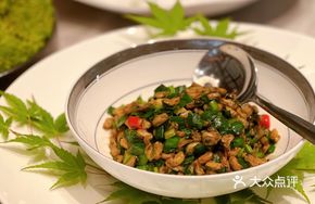 Stir-fried Chives with Razor Clams