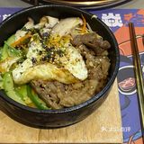 特别多人，即便人如此之多，每一层的服务依旧很到位