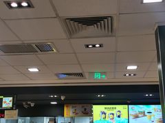 -麦当劳(上海虹桥站30B检票口楼上)