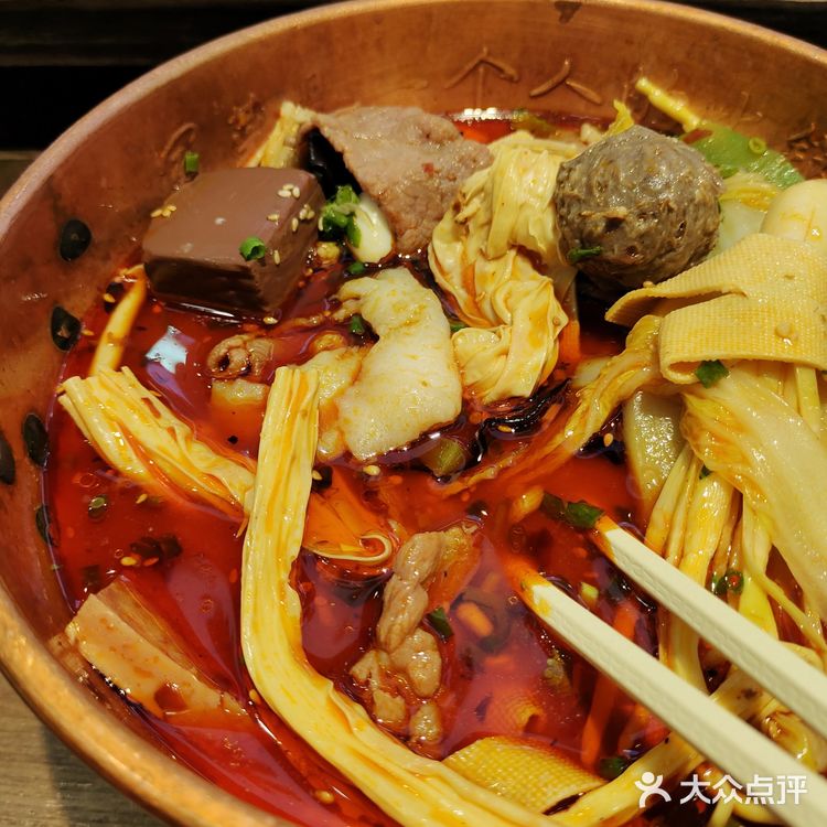 一个人的火锅，魔都冒菜扛把子 ｜ 成都你六姐·牛肉冒菜