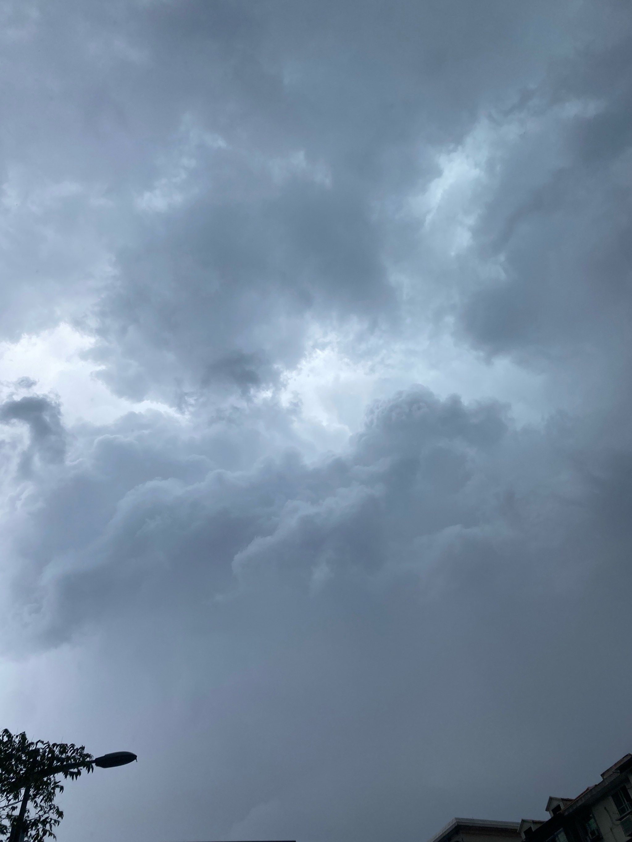 今日拍摄云云☁️
今天暴雨后的天空!
