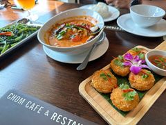 -Chom Cafe and Restaurant