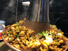 -沪小二炭火蛙锅(淮海中路美食不夜城店)