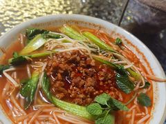 -粉八·云南米线·建水烧烤(常熟路店)