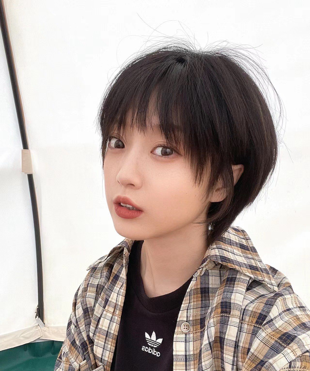 解开颜值封印的短发 可甜可酷的超a短发女生可以放下大胆尝试的