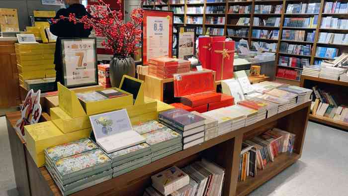 2021年10月2日打分在凤城七路西北角熙地港六楼,之前都不知道有个书店