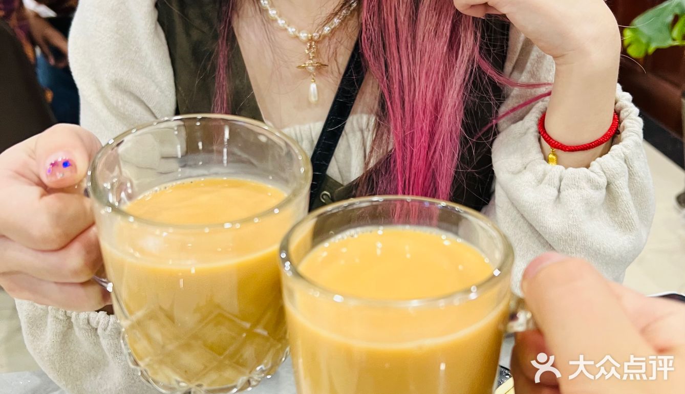 关于笨蛋姐妹在阿拉伯餐厅看不懂菜单点了三份主食这件事!哈哈哈