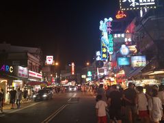 -六合夜市