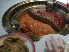 红白鸳鸯锅底-欠火锅·水牛毛肚·团建聚餐·生日宴(何山路店)