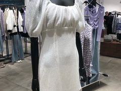 -URBAN REVIVO(上海中庚漫游城店)
