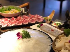 -老牌坊云南鱼豆花火锅(哈西万达店)