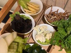 -茅草房·河畔园林火锅