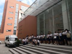 大礼堂门口-武汉市第四中学