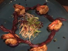 煎虾配紫薯泥薯片及姜味柠檬汁-AZUL by FUEL蓝色·法式酒馆(琶醍店)