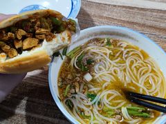 -老字号杨坡红油米线腊汁肉夹馍(东四道巷店)