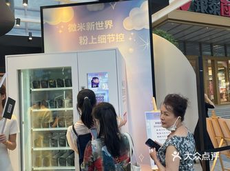 冲鸭武林银泰门口玫珂菲、迪奥送小样啦