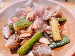 -霄汉牛三鲜湖北砂锅菜(万松园2店)