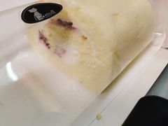草莓乳酪卷-SKROLL卡特司库·蛋糕定制·生吐司·司康(古北程家桥店)