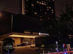 -上海卓越铂尔曼大酒店-地下停车场