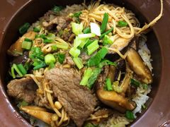 什锦菇牛肉煲仔饭-其灵紫砂煲仔饭(富莲大厦店)
