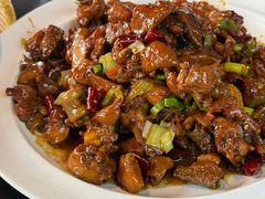 特色辣炒小笨鸡-巧婆婆特色东北菜·铁锅炖