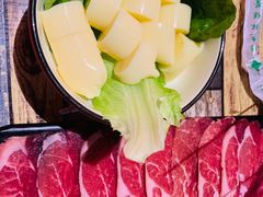 -虾弄弄海派小龙虾·牛羊蝎子火锅