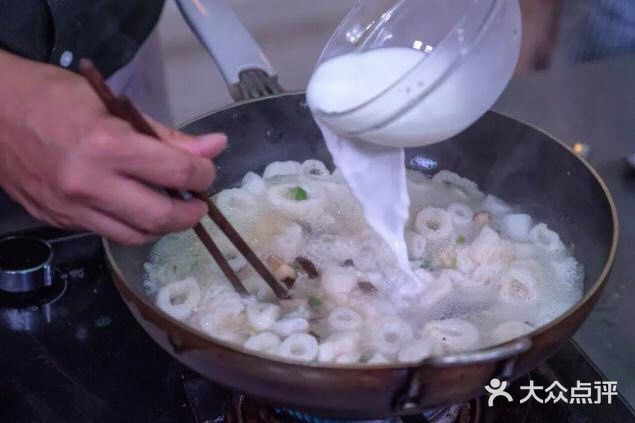 詹姆士的厨房-竹荪鱼肉羹