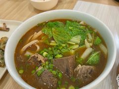 红烧牛肉刀削面-台北楚楚园馅饼粥(虹桥南丰城店)
