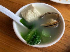 纹蛤豆腐汤-地方名吃海鲜大馅蒸饺(北戴河店)