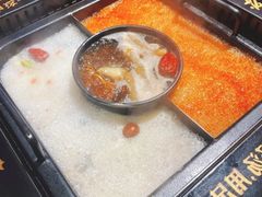 -老牌坊云南鱼豆花火锅(爱建店)