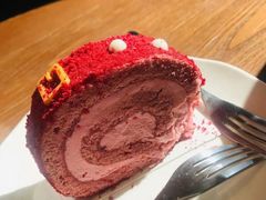 草莓红丝绒卷-星巴克(南宁民歌湖店)