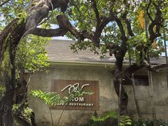 -Chom Cafe and Restaurant