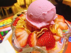 草莓脆心杯-甜心妈妈·榴莲星级糖水(北京路总店)